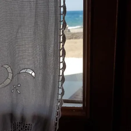 Yellow - The Sunset In A בית הארחה